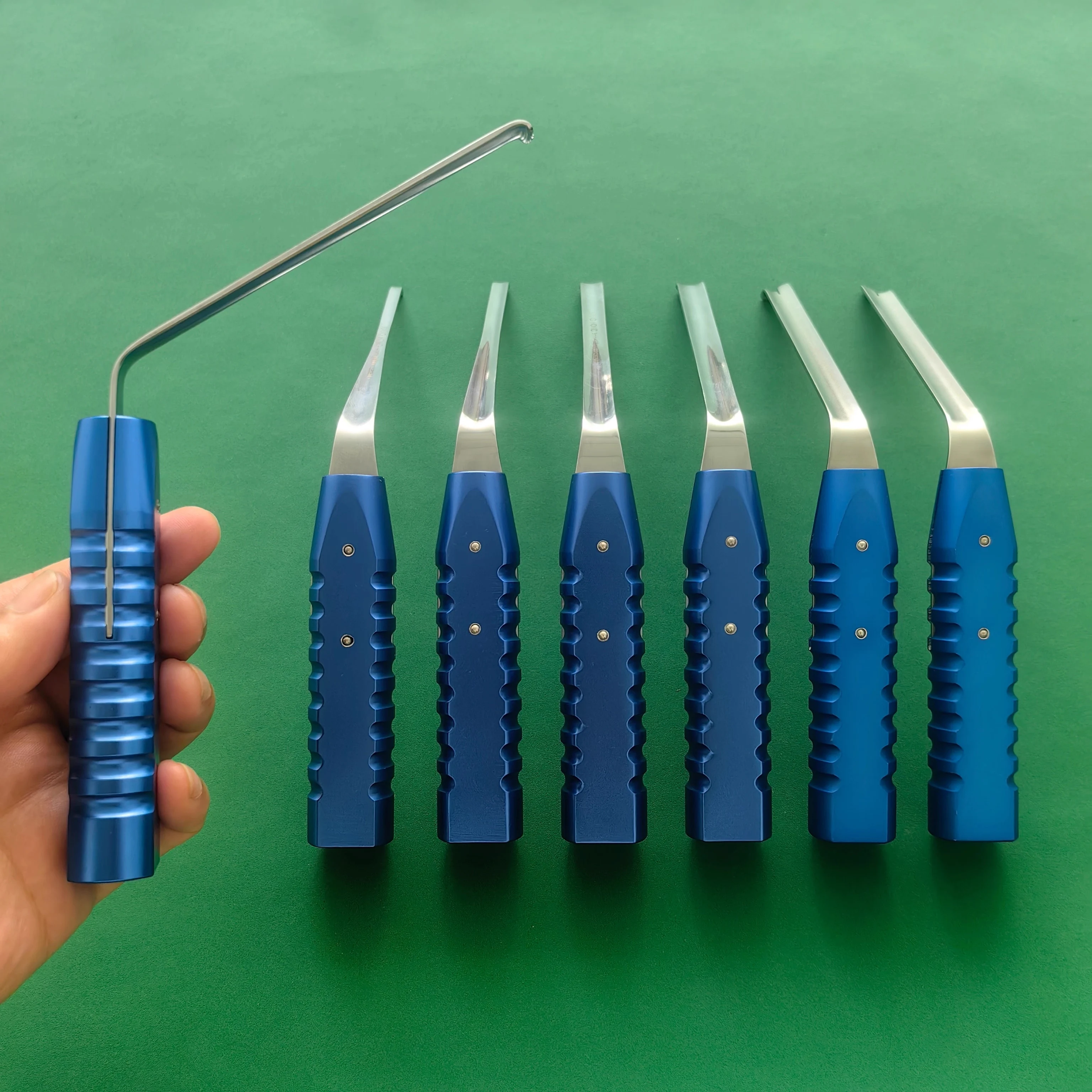 instruments-chirurgicaux-orthopediques-minimalement-invasifs-ecarteur-guide-a-double-portail-ube