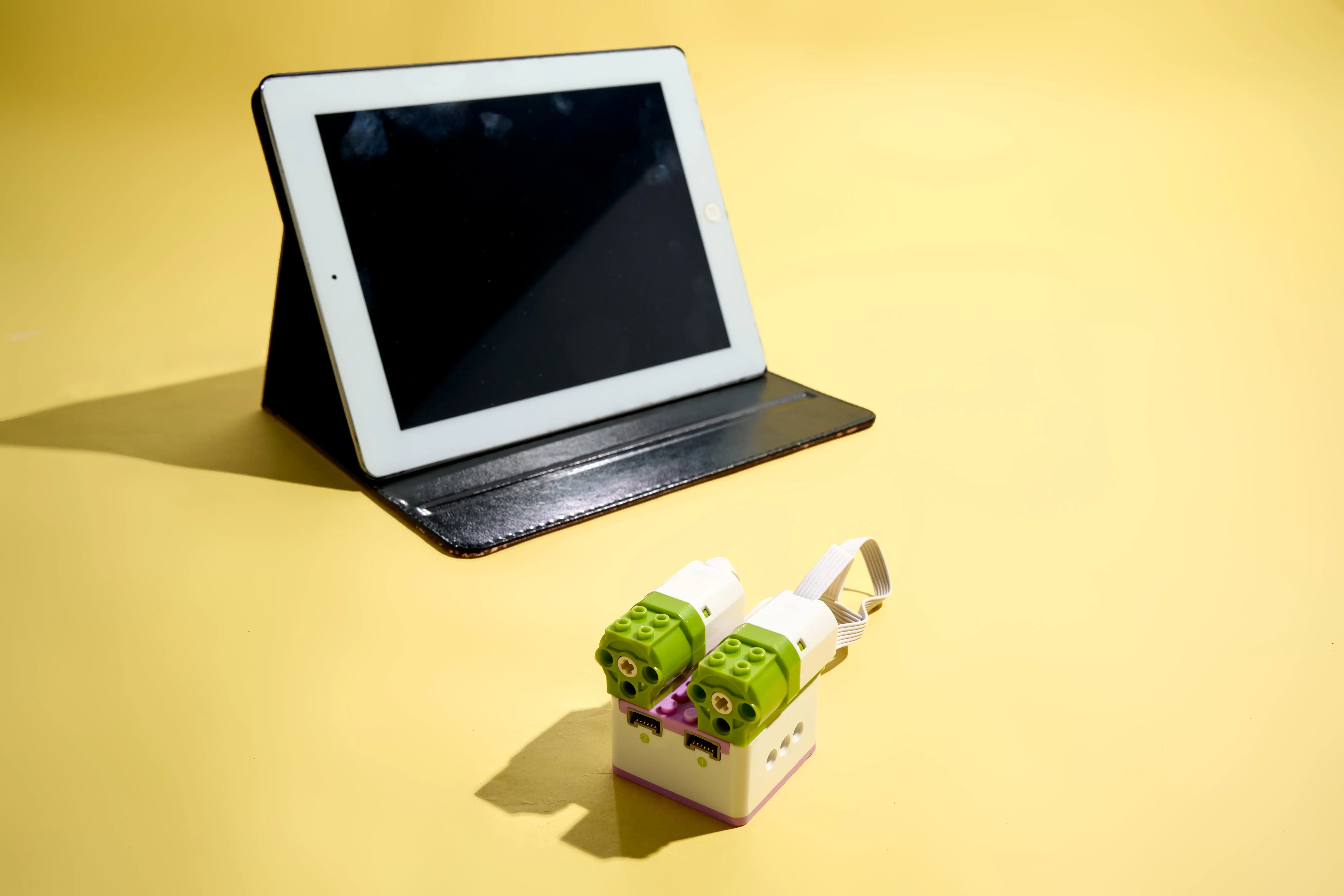 Set Robot Pengodean Interaktif ICQbot Mainan Robot Pendidikan Jarak Jauh Skala 1:8 dengan Blok Pendidikan Listrik Wedo2.0