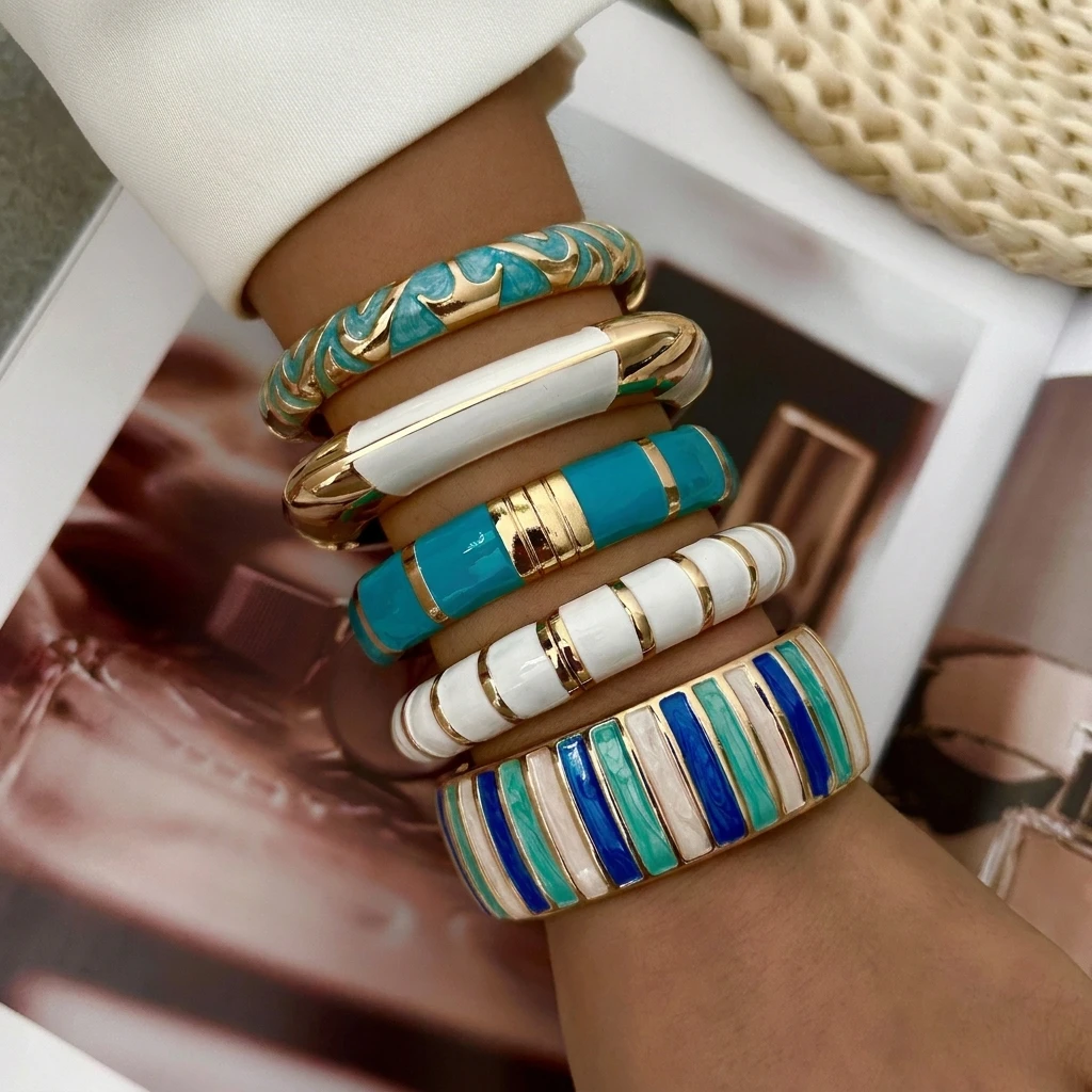 Fashionable Blue White Color Enamel Spring Open Bangle for Women Elegant Marble Swirl Texture Alloy Bangle Banquet Jewelry