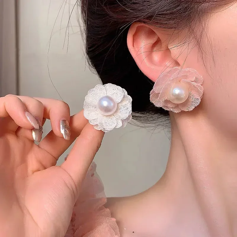 الفرنسية زهرة اللؤلؤ قرط كبس لطيف وبسيط دون ثقوب الأذن تصميم 2025 المرأة الجديدة مزاجه الرجعية الأذن الملحقات