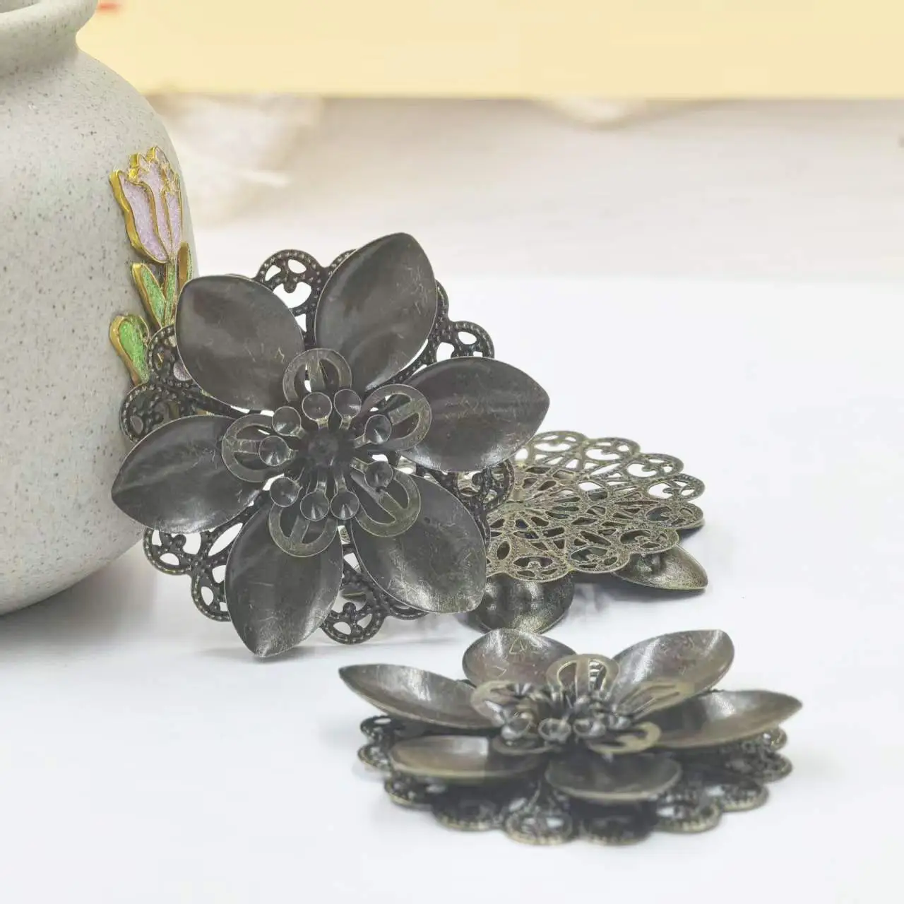 200PCS ขายส่งโทนสีบรอนซ์ 46 มม.DIY ดอกไม้ Charm จี้หัตถกรรมเครื่องประดับ Headwear อุปกรณ์ตกแต่งอุปกรณ์เสริม