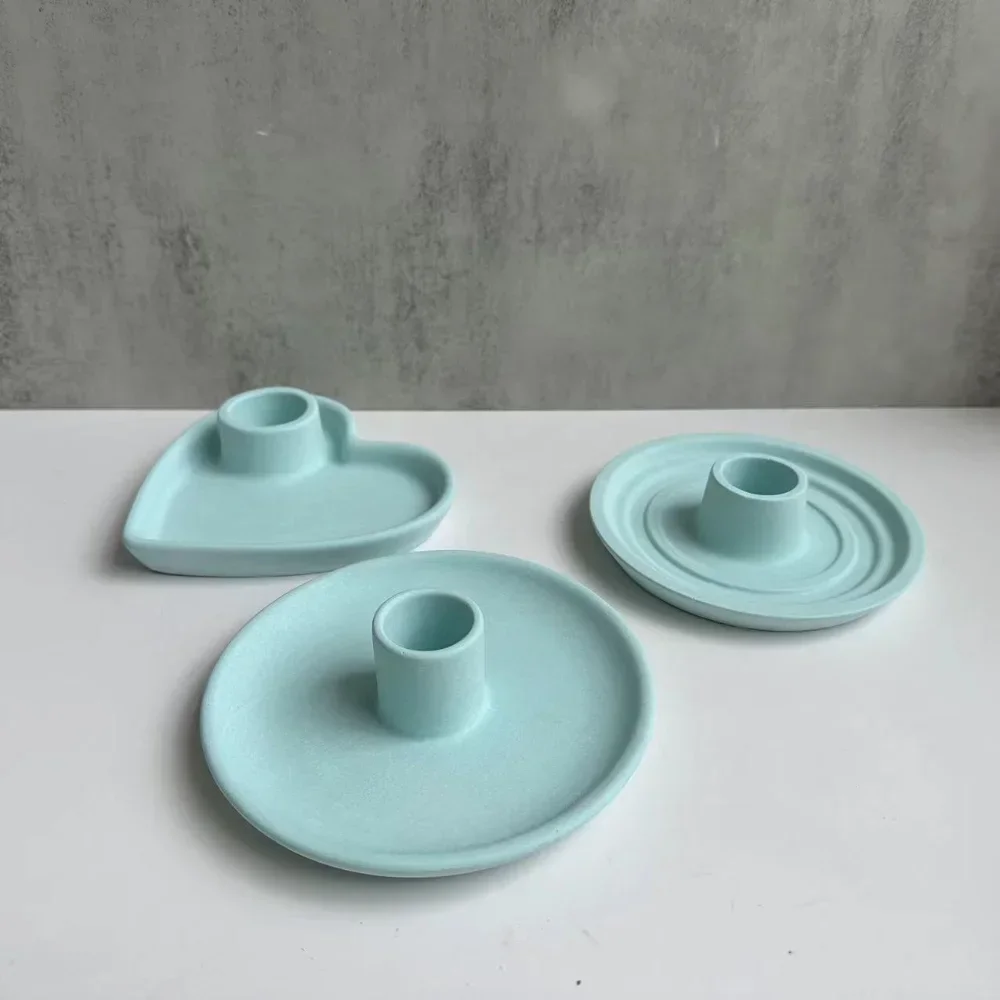 

Reusable Round Heart Candle Holder Silicone Mold DIY Cement Plaster Candle Holders Base Tray Molds for Valentine's Day