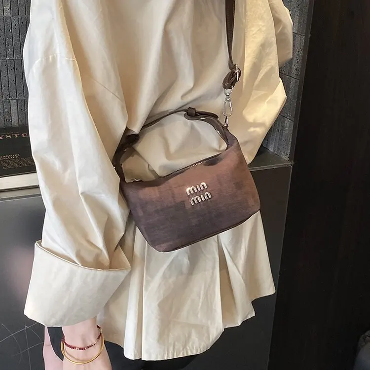 

Vintage Elegant Minimalist Diaper Bag For Women Designer Leather Large Capacity Tote Luxury Classic Fashionable Stylish Commuter