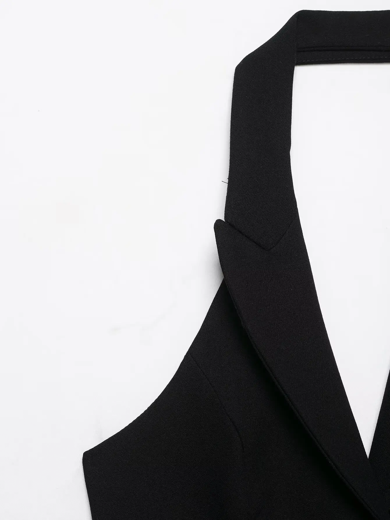 TFMLN 2026 Damen Trend Halter V-Ausschnitt Playsuit Einfarbig Ärmellos Rückenfreier Shorts Eleganter Streetwear-Anzug Schicke Knopf-Dekoration – Detail 4