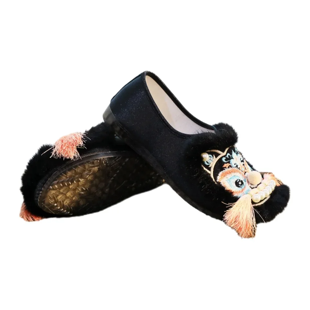 

Spring new ethnic style adult tiger head women's shoes hand embroidered shoes featuring national trend and retro design