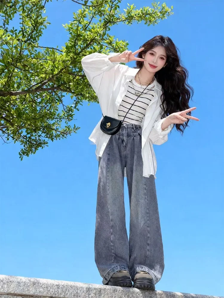 

Летний модный комплект: женская свободная белая рубашка с защитой от солнца, полосатая майка, джинсовые шорты с высокой талией и полосатым узором