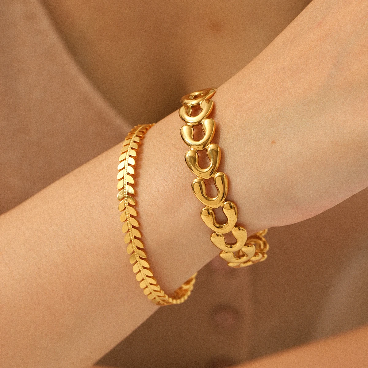 

Free Shipping Classic 18k Gold Plated Stainless Steel Bangle Women's Accessory Gift Couple Jewelry Winter Accessory Gifts