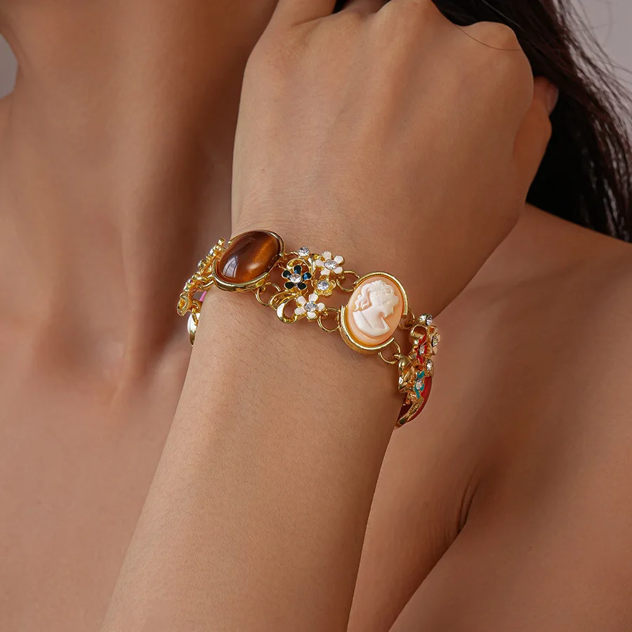European American Rhinestone Resin Flower Portrait Bracelet Women Niche Luxury Colorful Wristband Elegant Fashion Hand Jewelry