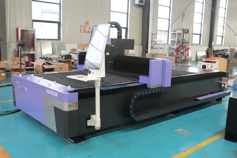 China Acctek 2000w 3000w 6000w Fiber Laser Cutting Machine /Fiber Optic Laser Cutting Engraving Machine