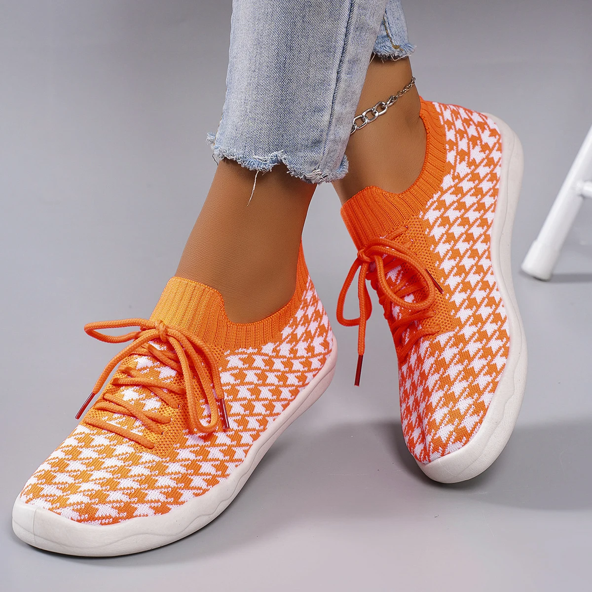 Spring new women\'s sports shoes, fashionable, breathable, lightweight, non-slip, wear-resistant, casual sports shoes, flat shoes