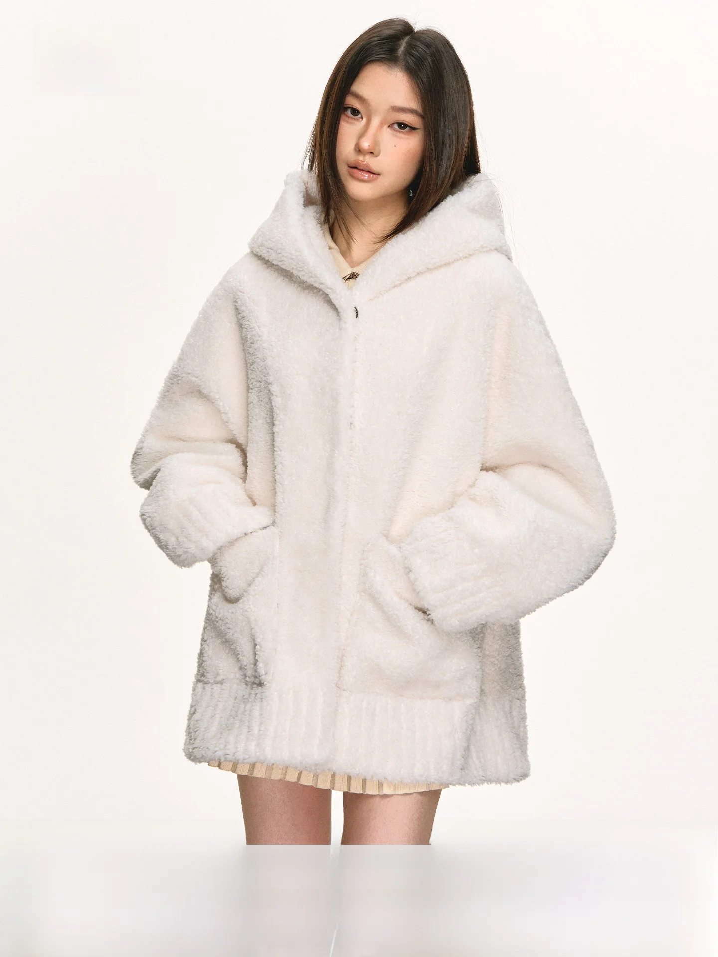 

Anna Aneae White Furry Hooded Jaet Women's Winter New Sle Ele Miss Rich Look Super Beautiful Top Trendy Casual Loose ...