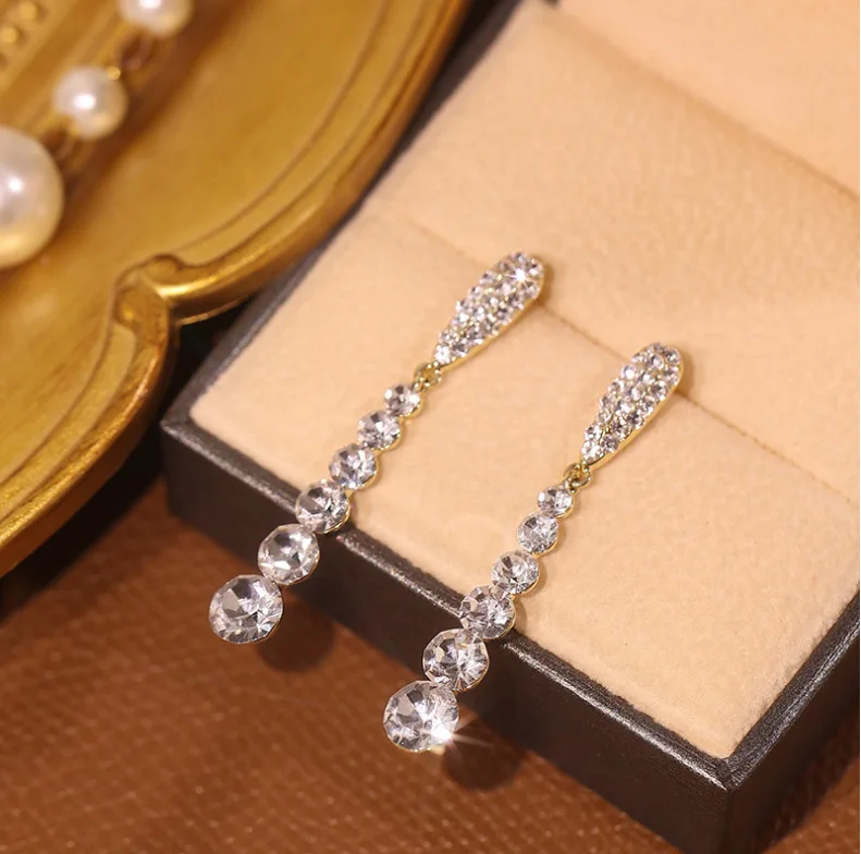 Luxurious Round Rhinestone Tassel Dangle Stud Earrings For Women Shiny Temperament Gold Silver Color Earrings New Jewelry