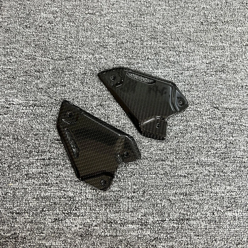 

Для KAWASAKI Z900SE 2022-2023 и Z900 2017-2023 подставка для ног мотоцикла из углеродного волокна, защита пятки, задняя часть, защита для подставки для ног