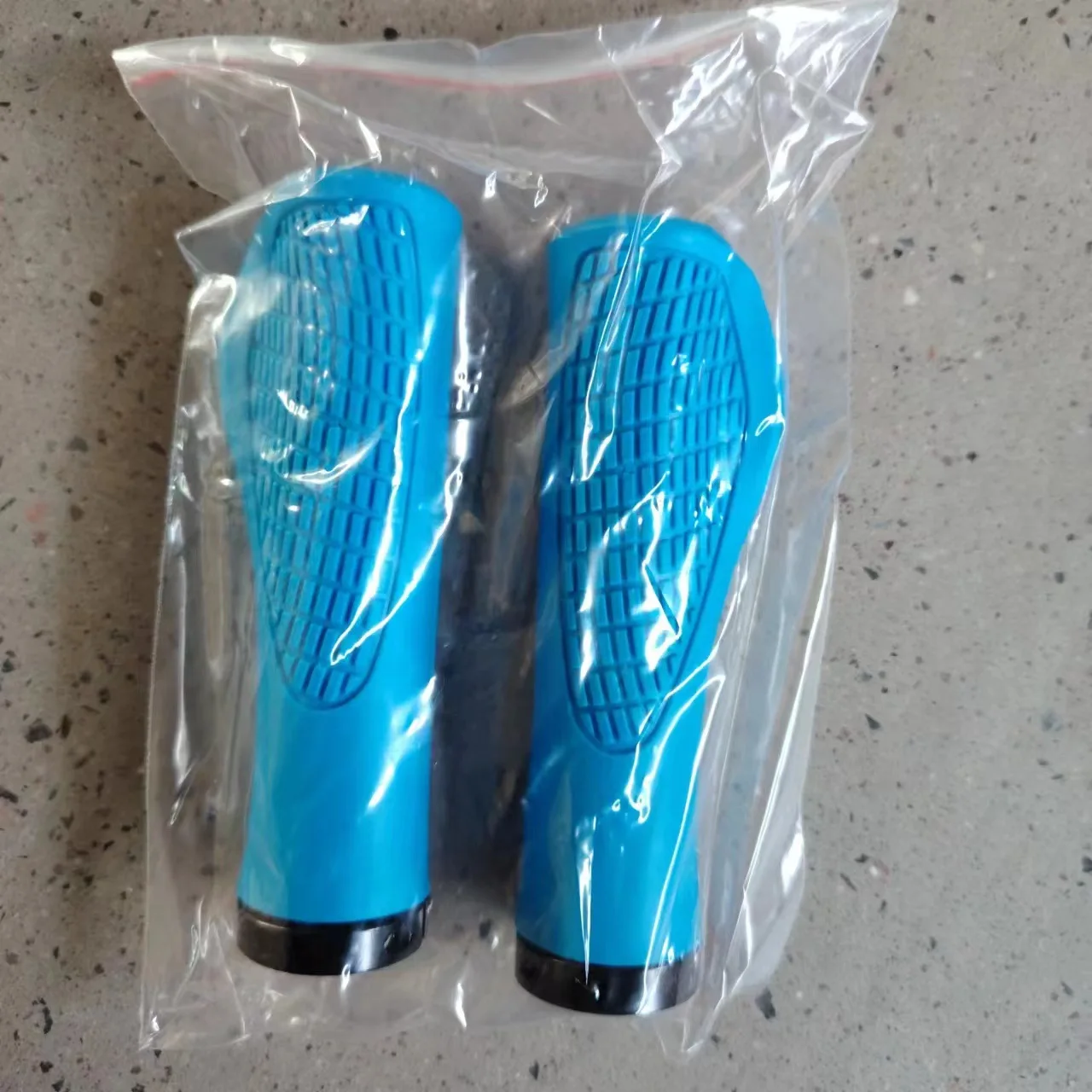 1Pair MTB Bike Handlebar Grips Anti-skid Comfortable Lockable Soft Rubber Cycling Parts