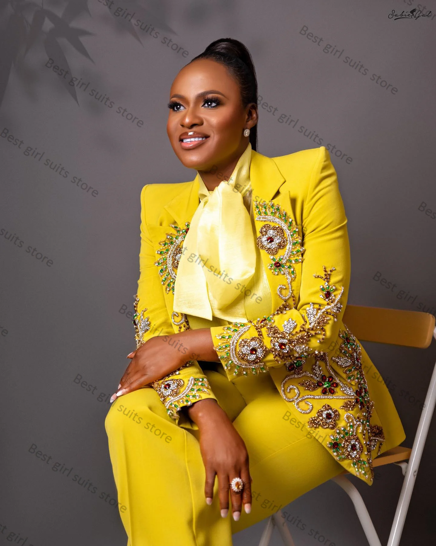 Рисунок 3 - Желтый женский костюм и брюки