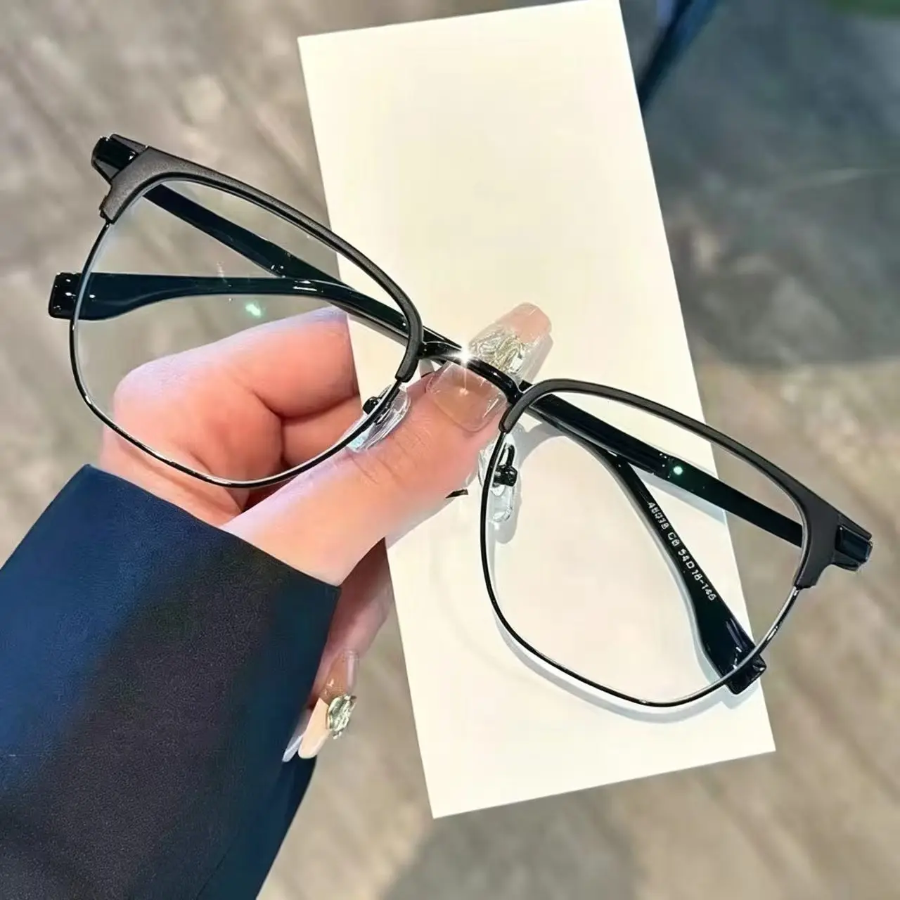 2026 Neue Unisex-Lesebrille: Vielseitige, modische Anti-Blaulicht-Brille mit Augenbrauenrahmen, 1 Stück – Detail 3