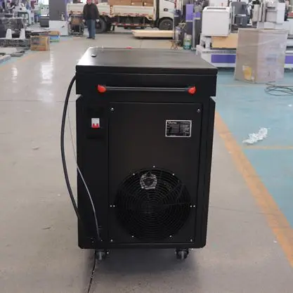 Lage prijs continue laserroest- en oliereiniger 1500W 2000W 3000W met Au3tech-kop en Raycus Max BWT-generator