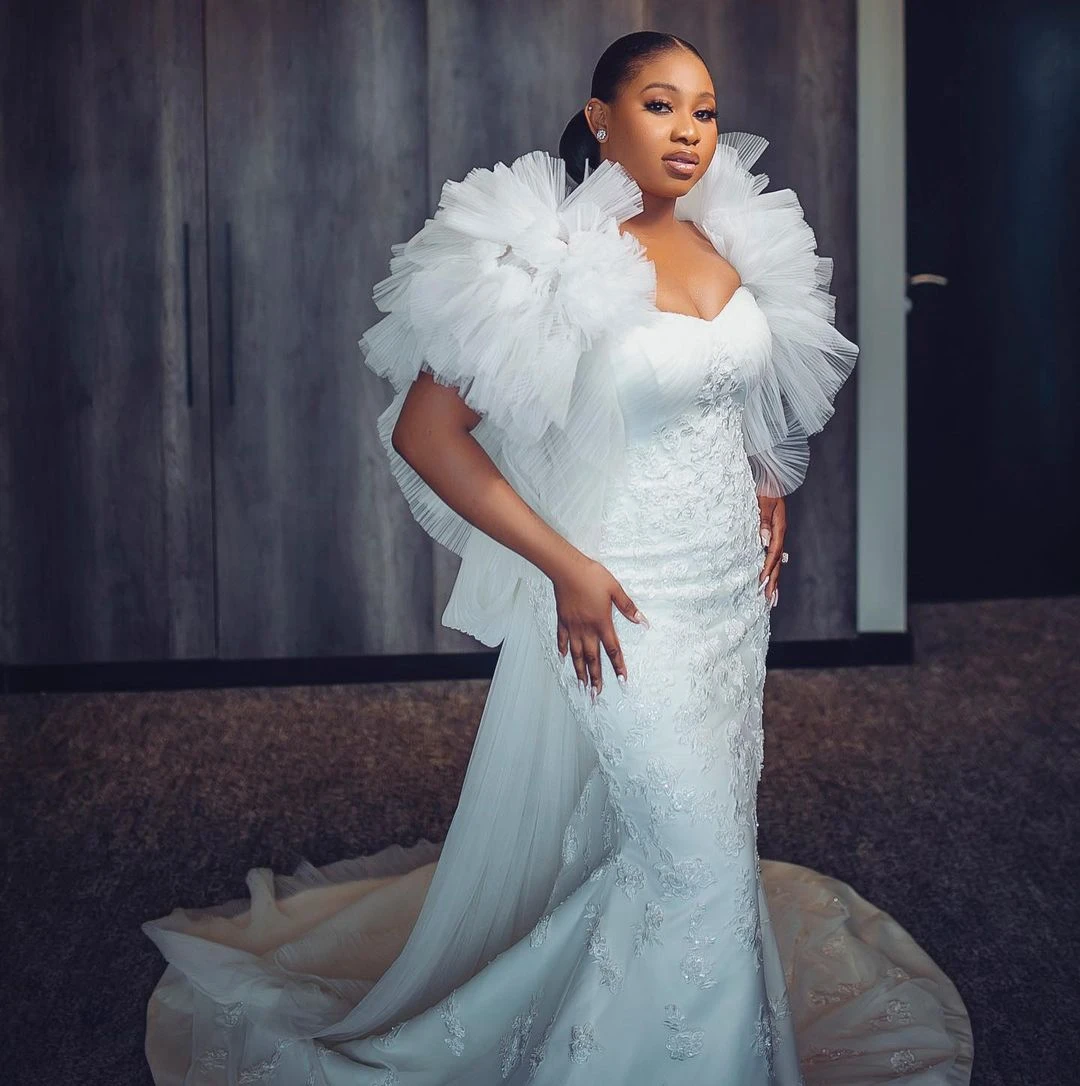 White Lace Appliques Mermaid Wedding Dresses Pretty Puffy Tulle Cloak Africa Bridal Dress Half Pleated Tulle Sleeves Aso Ebi Bri