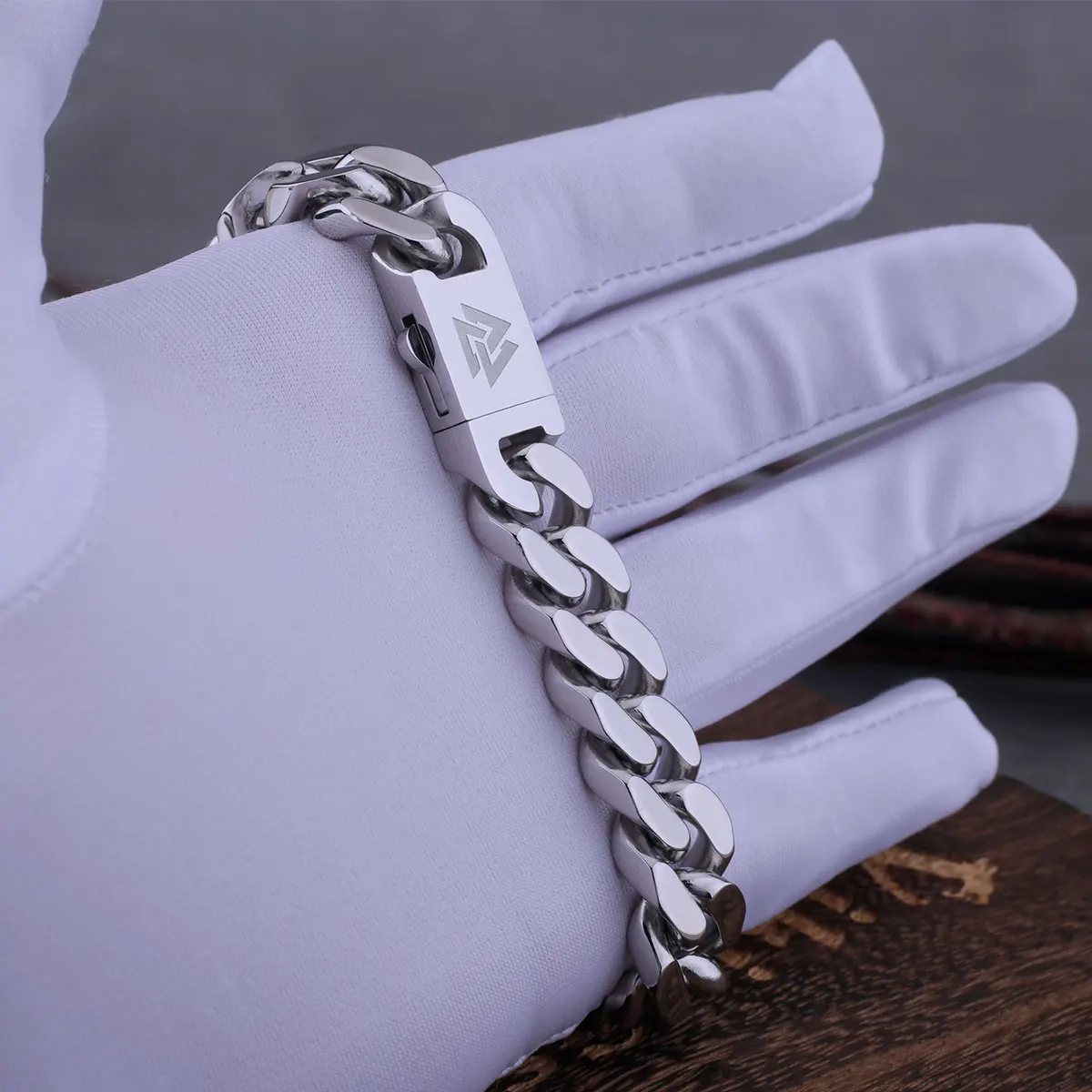 Viking Cast Cuban Chain Men\'s Bracelet Stainless Steel Fine Polished Chain Four Sides Cut Boyfriend Gift Wholesale