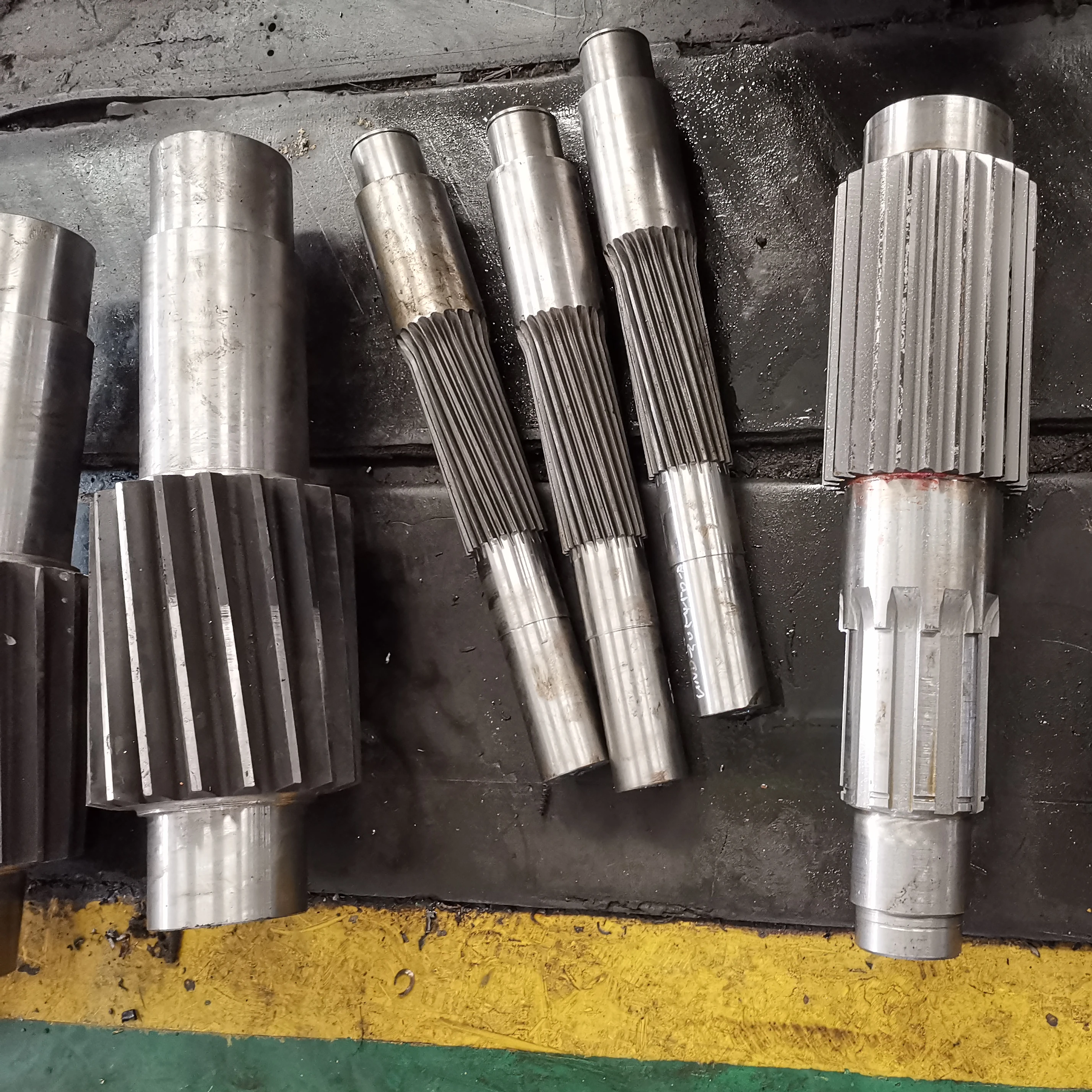 High Precious CNC Machining  Gear Wheel Shaft Alloy Steel Helical Gear Shaft