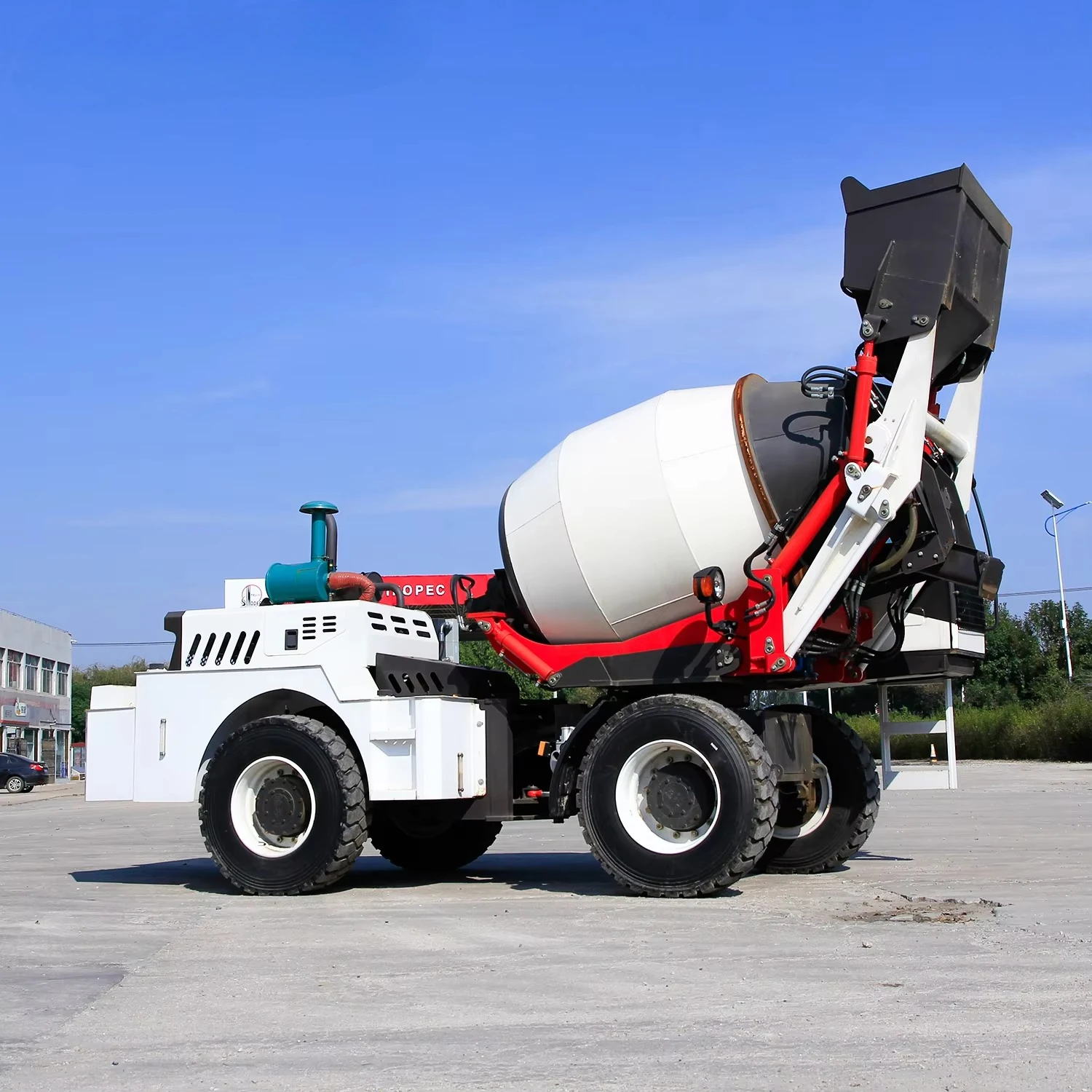 Manufacturer Price 3.2 Cubic Self-Propelled Cement Mixture Machine Mobile Transit Truck Self-Loading Concrete Mixer