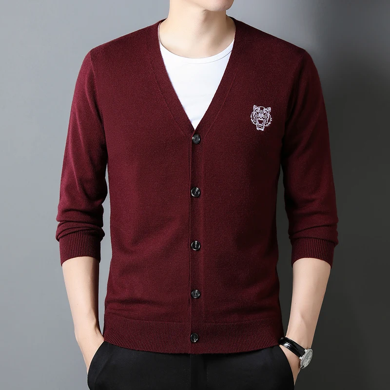 

Original Design Men's V-Neck Tiger Head Embroid Sweater Cardigan Spring Autumn New Solid Color Minimalist Coat Fashion Menswear