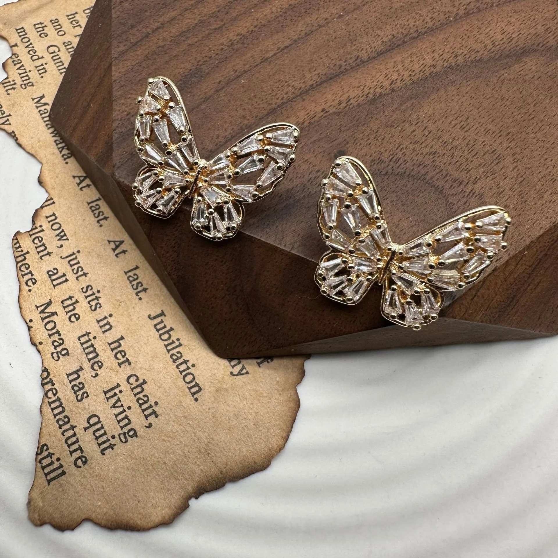 

5 шт., золотые пуговицы-бабочки для рубашки, декоративные пуговицы с цирконием для кашемира, вязаный кардиган, пуговица с кубическим цирконием