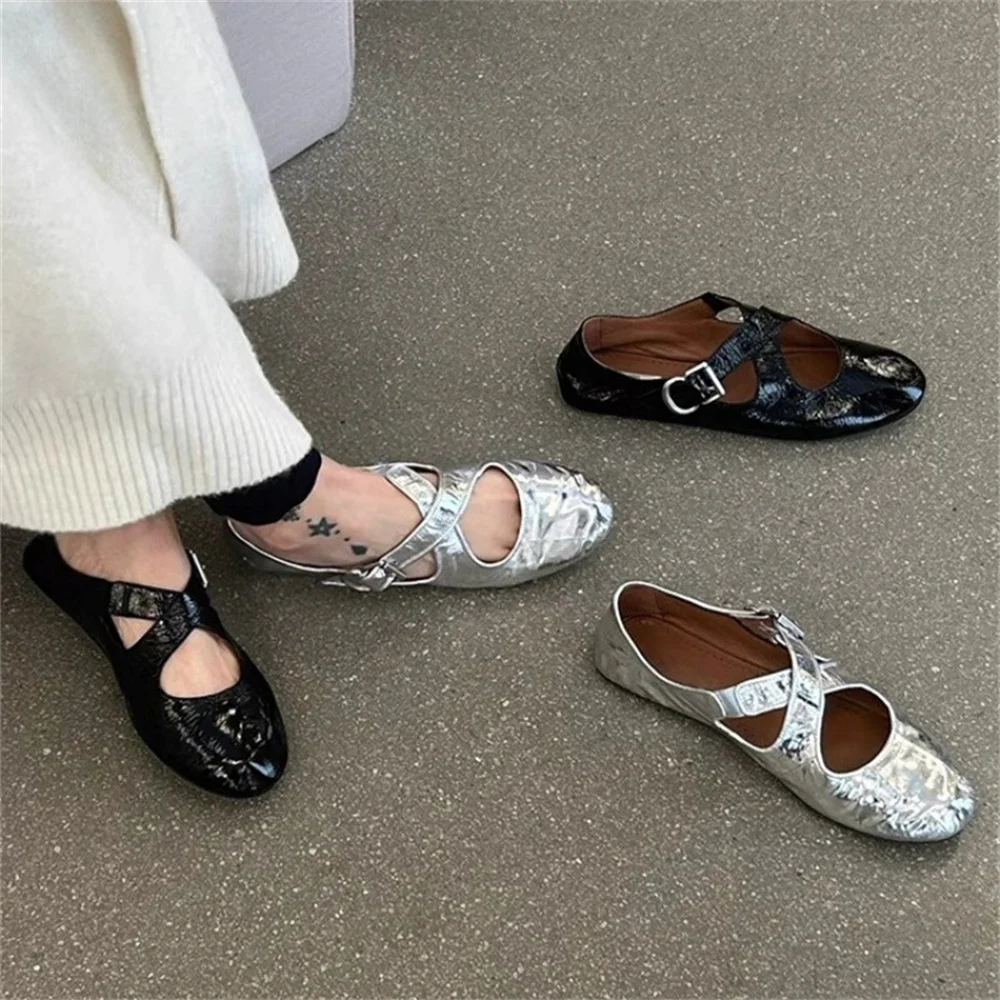 

Sheepskin version of women's shallow mouth round head all comfortable lazy flat shoes Korean version cross belt buckle grandma s