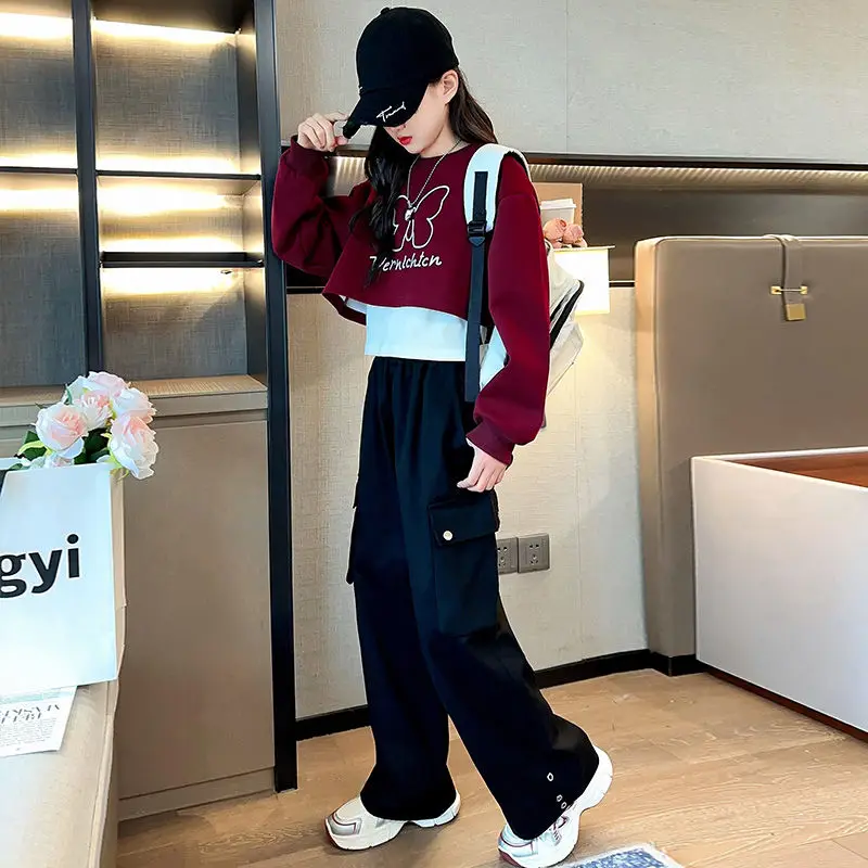 

Girls' Spring and Autumn 2025 New Sports Sweatshirt, Medium and Large Children's Girls' Autumn Outfit, Stylish Cargo Pants Three-Piece Set