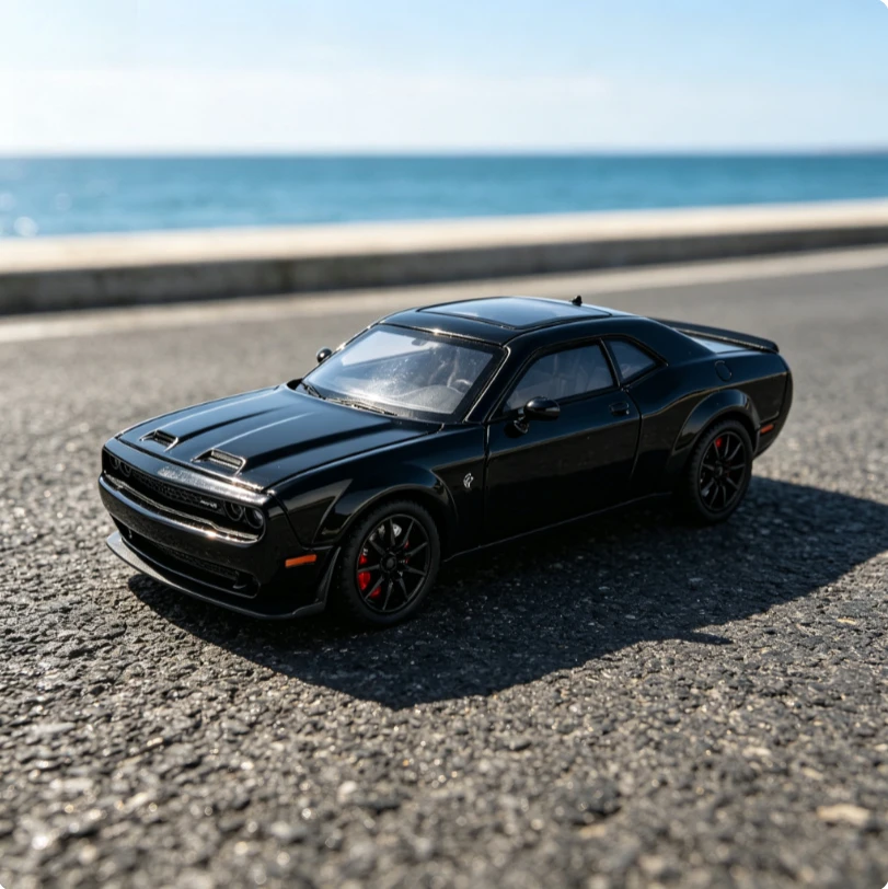 1:24 Hellcat Spray-Version Legierungsautomodell mit Ton- und Lichteffekten, Sprühfenster-Spaßspielzeug, Legierungs-Druckguss-Automodell, Rückfahrspielzeug