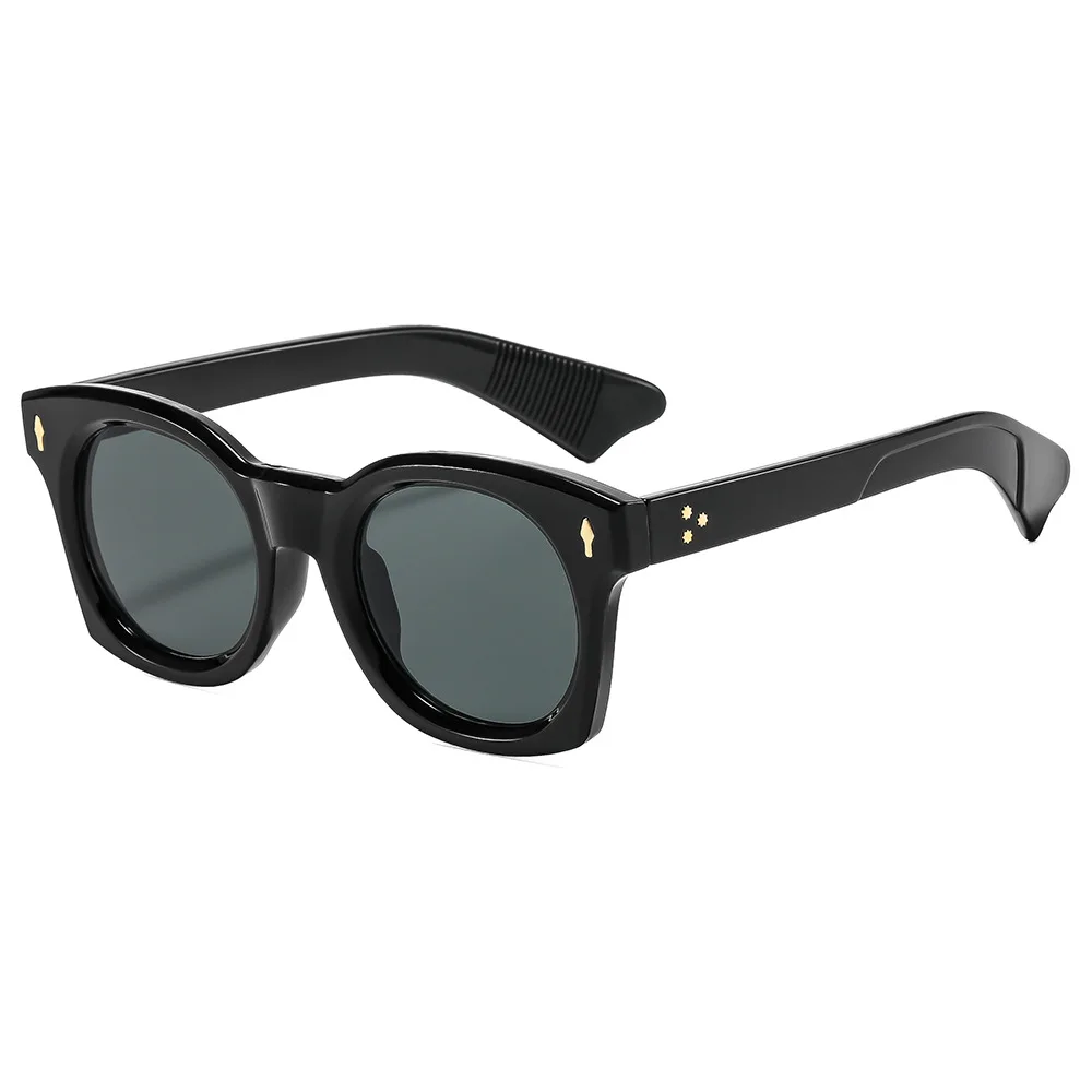 Großrahmige Damen-Sonnenbrille mit Nieten-Dekoration und Kräftigen Bügeln, Modische Jugend-Sonnenbrille für Freizeit, Reisen und Alltag