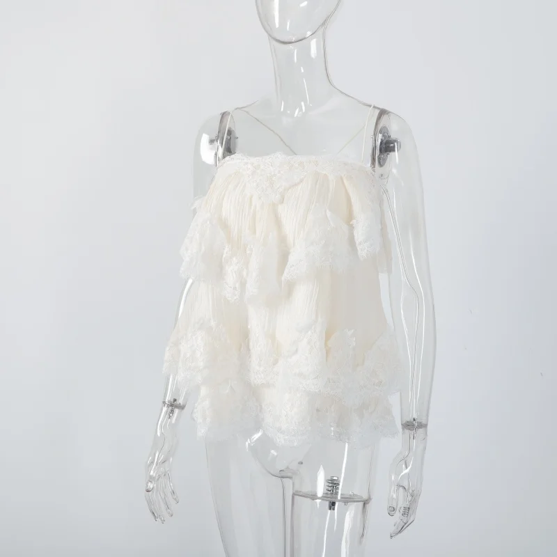 Stilvolle weiße, gestufte Spitzenbluse mit Spaghettiträgern, ärmellos, mit Rüschen, fließend, elegant, für Damen, Sommer, Alltag, Party, Urlaub. – Detail 1