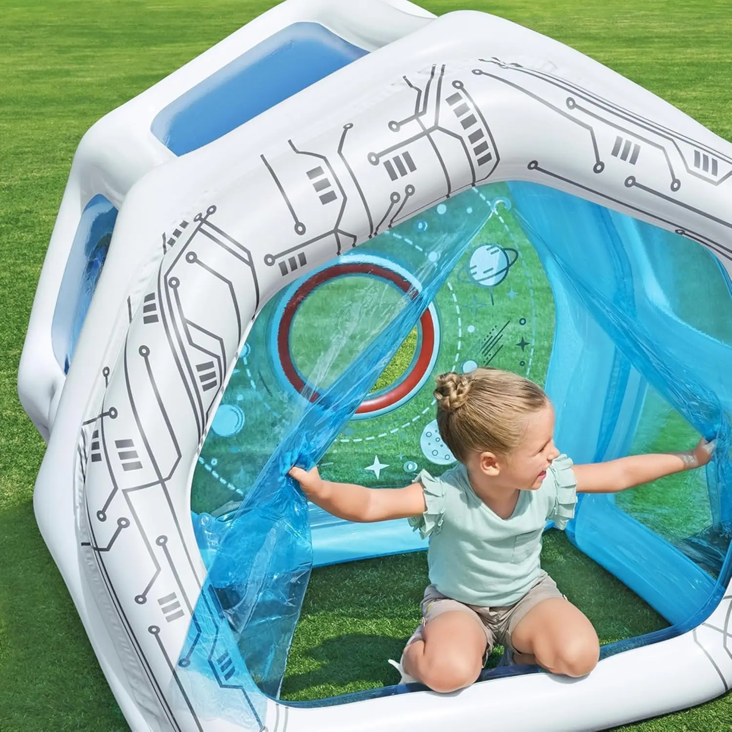 مسرح للأطفال قابل للنفخ لاستكشاف محطة الفضاء