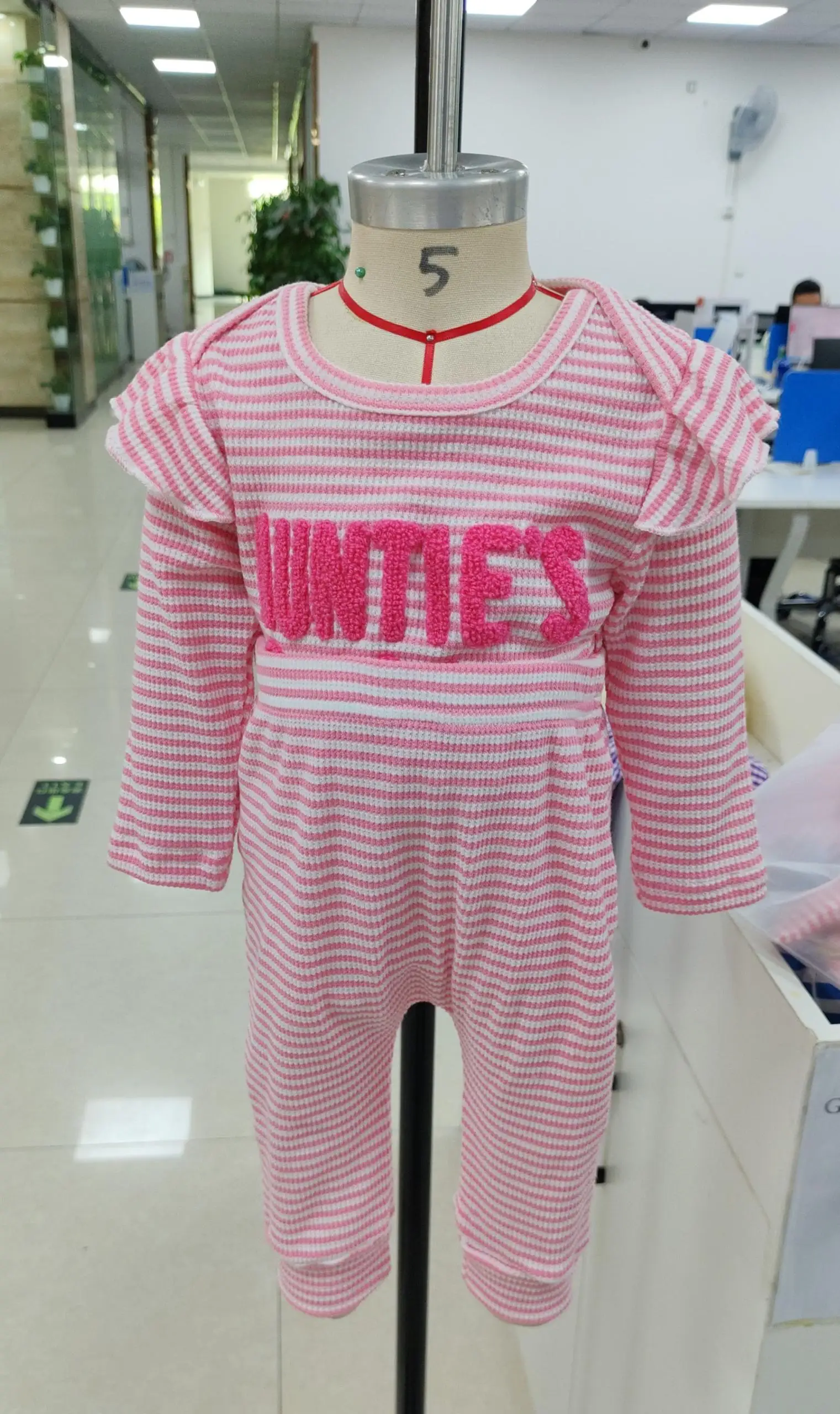 

Infant Baby Girls Clothing Cute Long Sleeve O Neck Letter Embroidery Striped Romper Pants Headband 3PCS Outfits