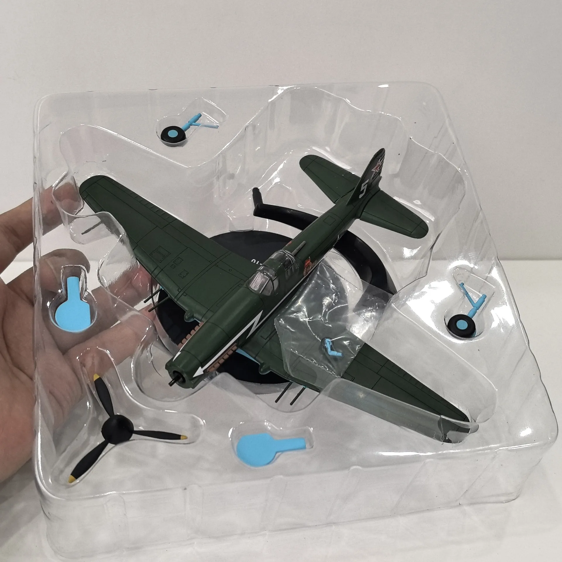 

Diecast IXO 1/72 Scale ILYUSHIN IL-10 Soviet Aircraft Alloy Car Model Collectible Toy Gift Souvenir Display Ornament