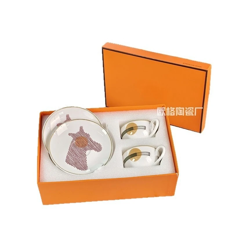 Ceramiczne filiżanki, spodki, miski, łyżki, talerze, czajniki, zastawa stołowa z porcelany kostnej, idealne do domowego obiadu, popołudniowej herbaty, serwowania gości i...