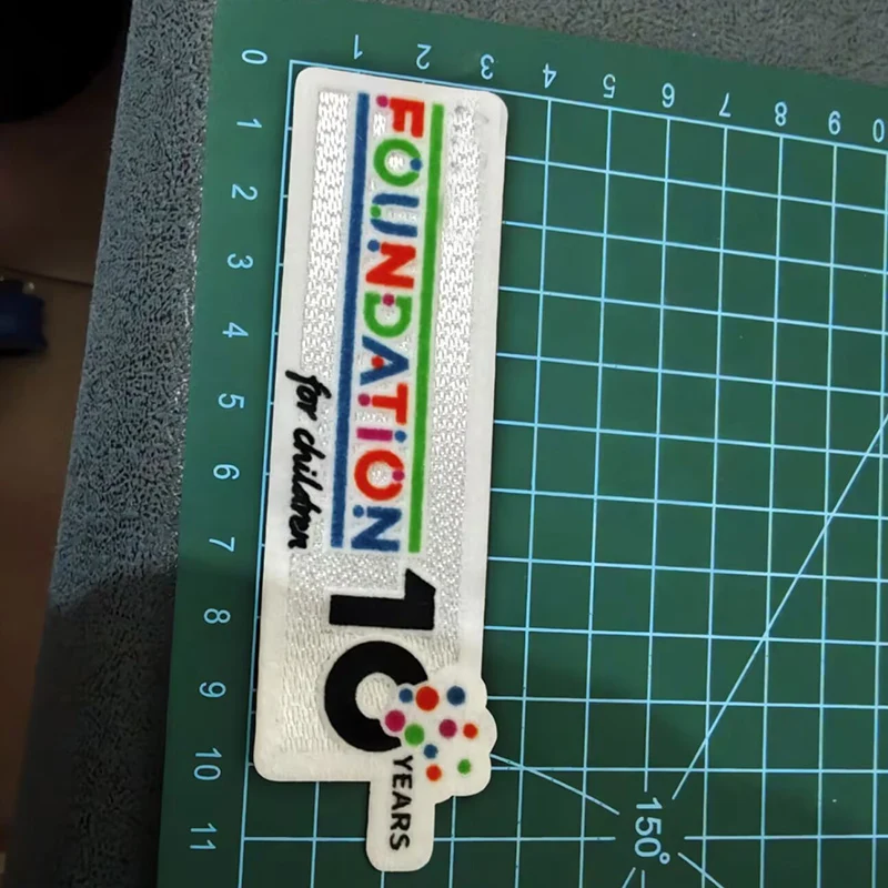 كرة القدم شارات الأساس للأطفال 10 سنوات وصول جديد الحديد على يتدفقون شارات كرة القدم 11.5 سنتيمتر