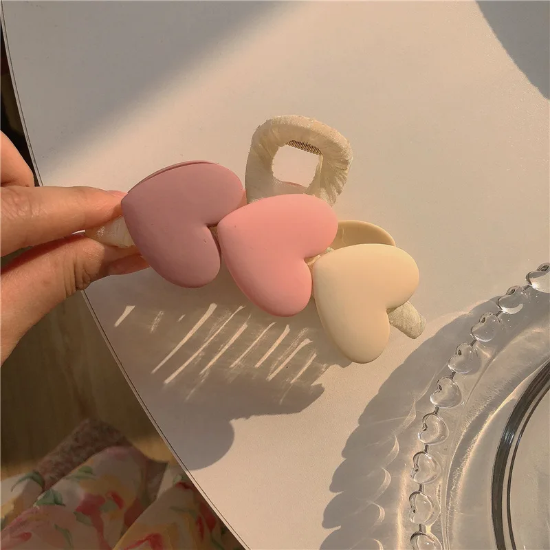AWAYTR New Korea Heart Shape Acrylic Hair Claws Crab Large Pearl Claw Clips for Woman Girls Bath Barrette Lady Fashion Headdress image 6