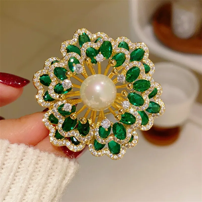 CC Luxury Brooches Multilayer Flower Shape Coat Pins Imitation Pearl Scarf Clasp Green Red Color Zirconia Vintage Corsage B281