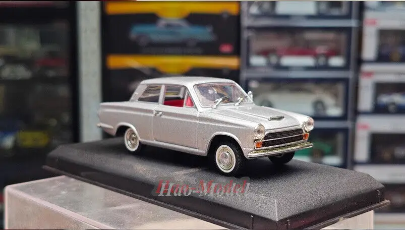 sun star 1:43 For Ford Cortina MK1 Flag Alloy Model Car Diecast Metal Simulation Toy Boys Birthday Gift Hobby Display Collection