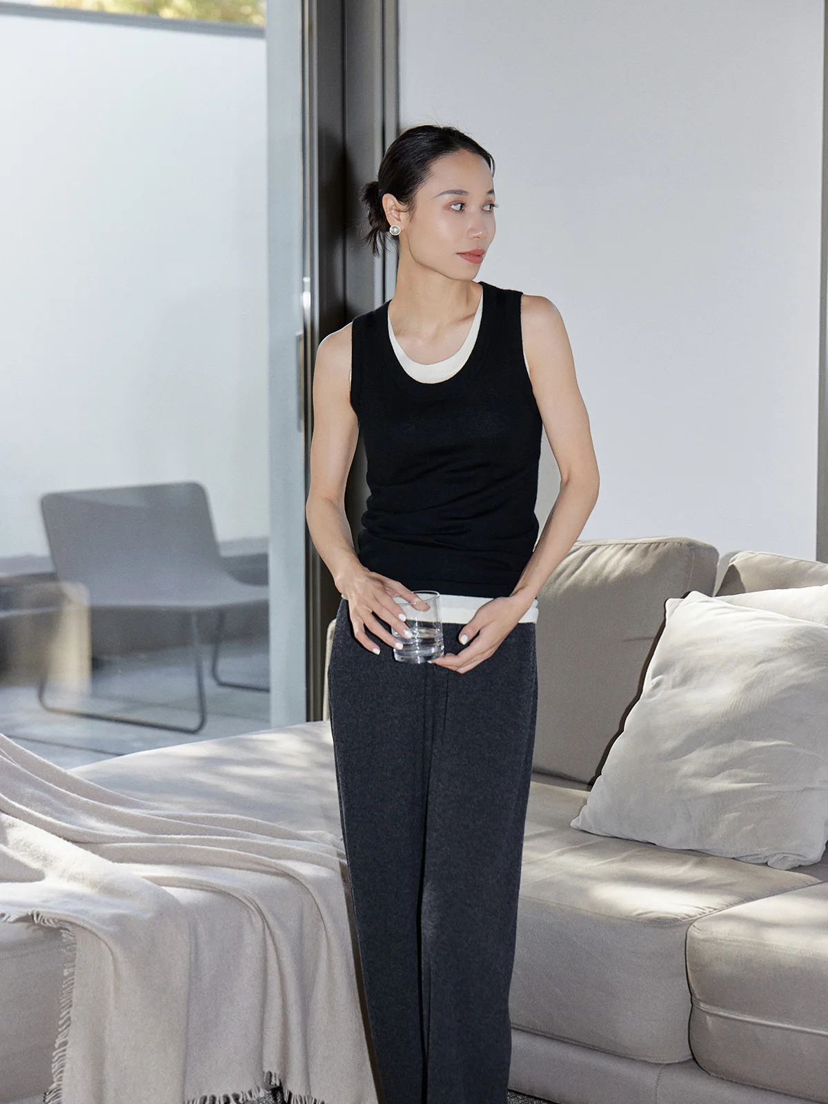 

The Ease Pure Camere Вязаный жилет Удобный базовый слой Svel V-Ne Женский необычный цвет