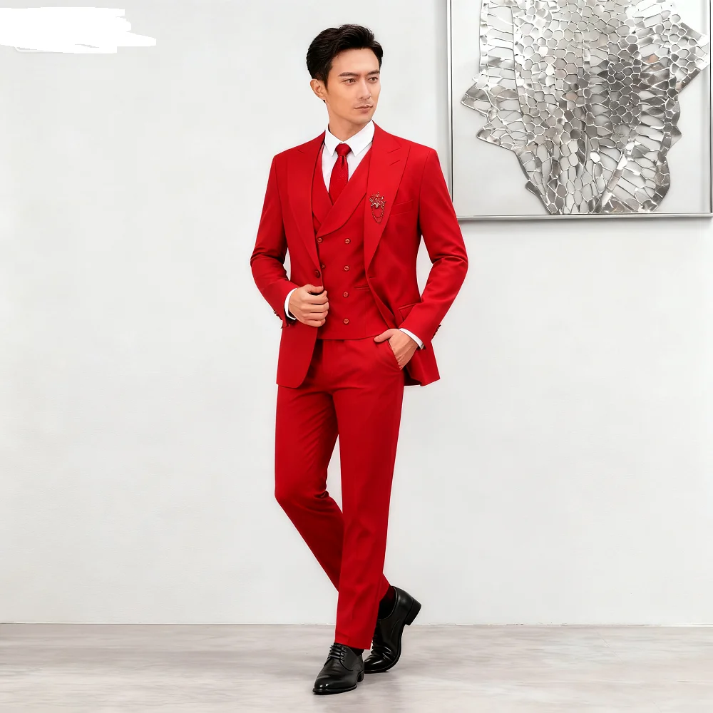 

Customizable Soft Pink Men's Tuxedo Three-Piece Suit with Peak Lapel Unique Chest Pocket Jacket Pants Vest Set Formal Wear