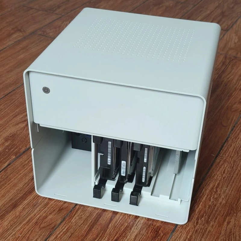 Корпус N52 NAS — 5x 3,5 дюйма + 2x 2,5 дюйма HDD/SSD, амортизирующий алюминиевый сплав, совместимость с ITX/SFX-L, прочный корпус 2 мм