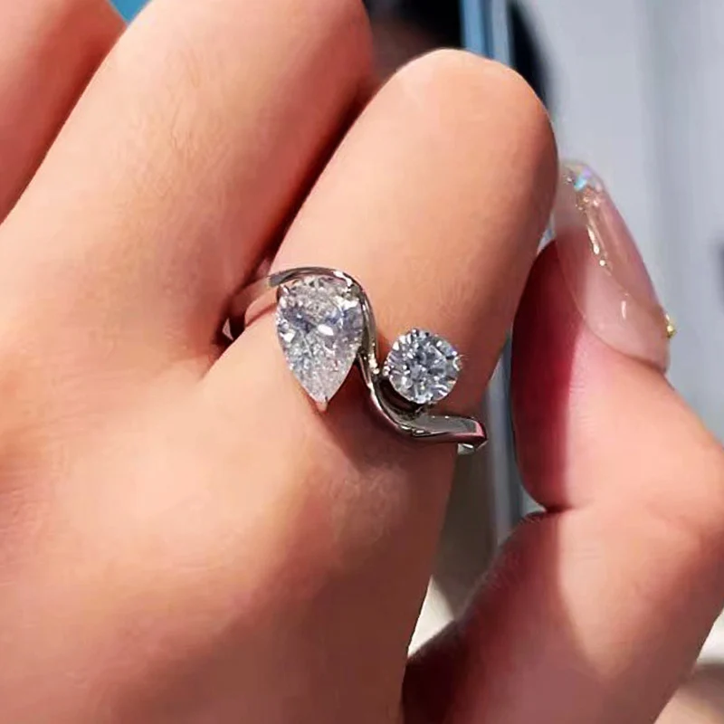 Huitan Opulent Wave Rings with Dazzling Round CZ Fashion Brilliant Engagement Jewelry for Women Modern Elegant Finger Accessory