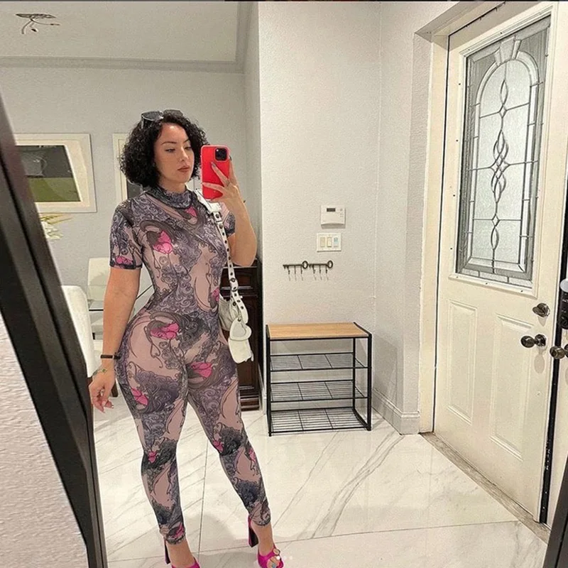 スタイリッシュな女性向け花柄プリントメッシュジャンプスーツ 2025年夏 レディース 半袖 スタンドネック ボディコン バックレス シースルー セクシー オーバーオール