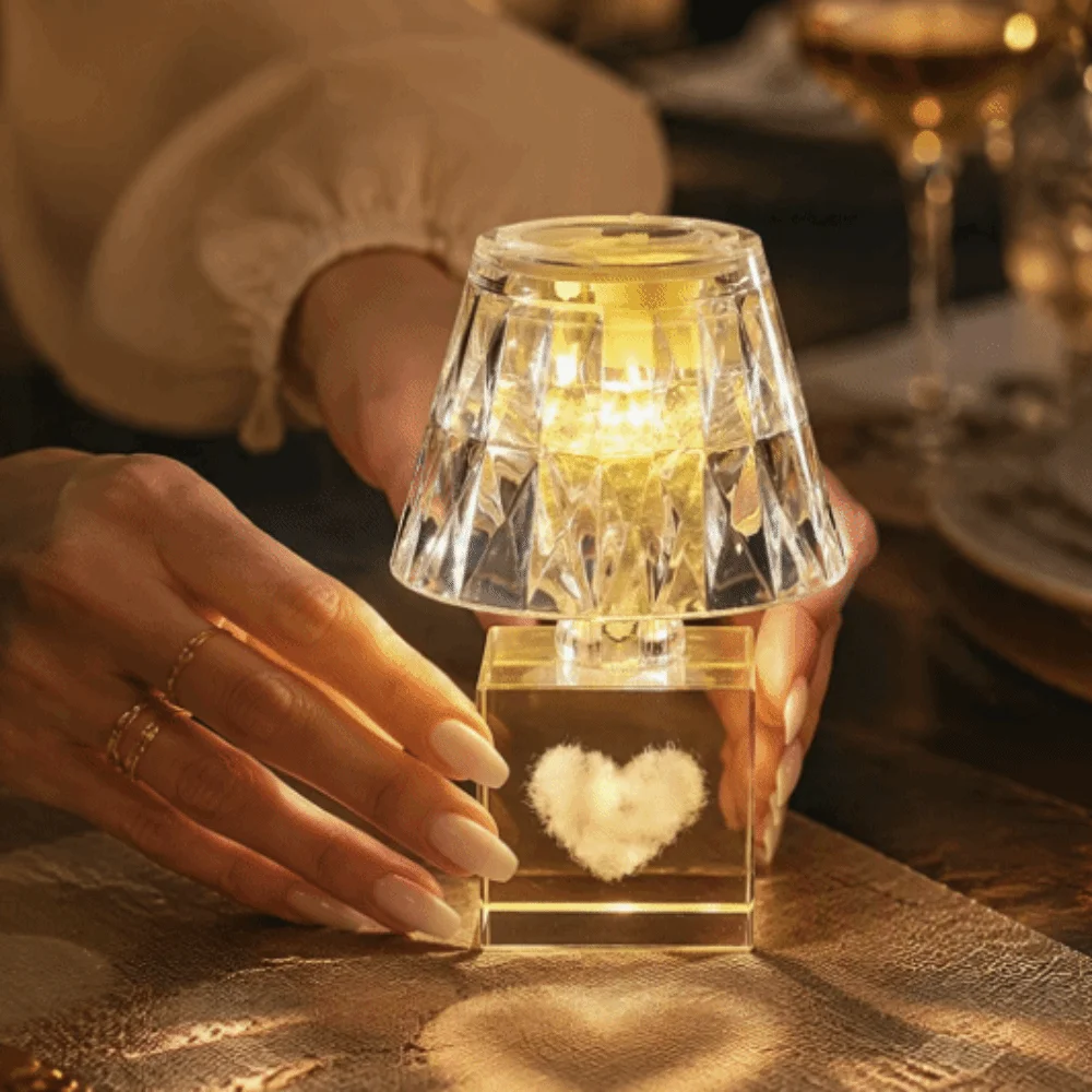 luminaria-de-mesa-moderna-com-design-criativo-led-e-cristais-abajur-de-cristal-transparente-em-acrilico-luminaria-de-mesa-com-formato-de-diamante-luminaria-de-cabeceira-portatil-em-forma-de-baleia-para-quarto