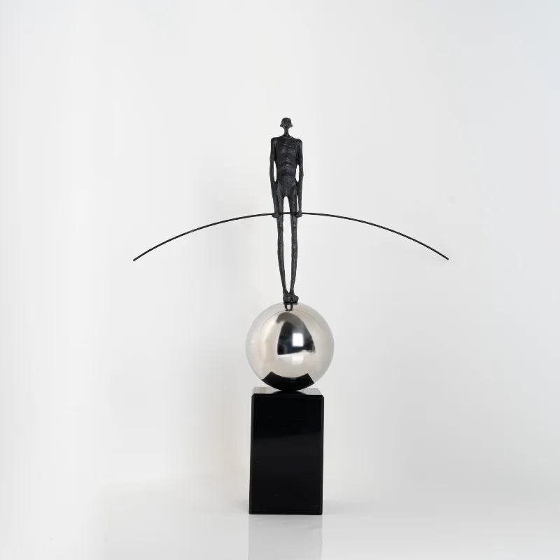 

Современная легкая роскошная металлическая фигура, креативный орнамент, скульптура, абстрактное искусство, настольный вход, украшение для ТВ-шкафа, модель комнаты