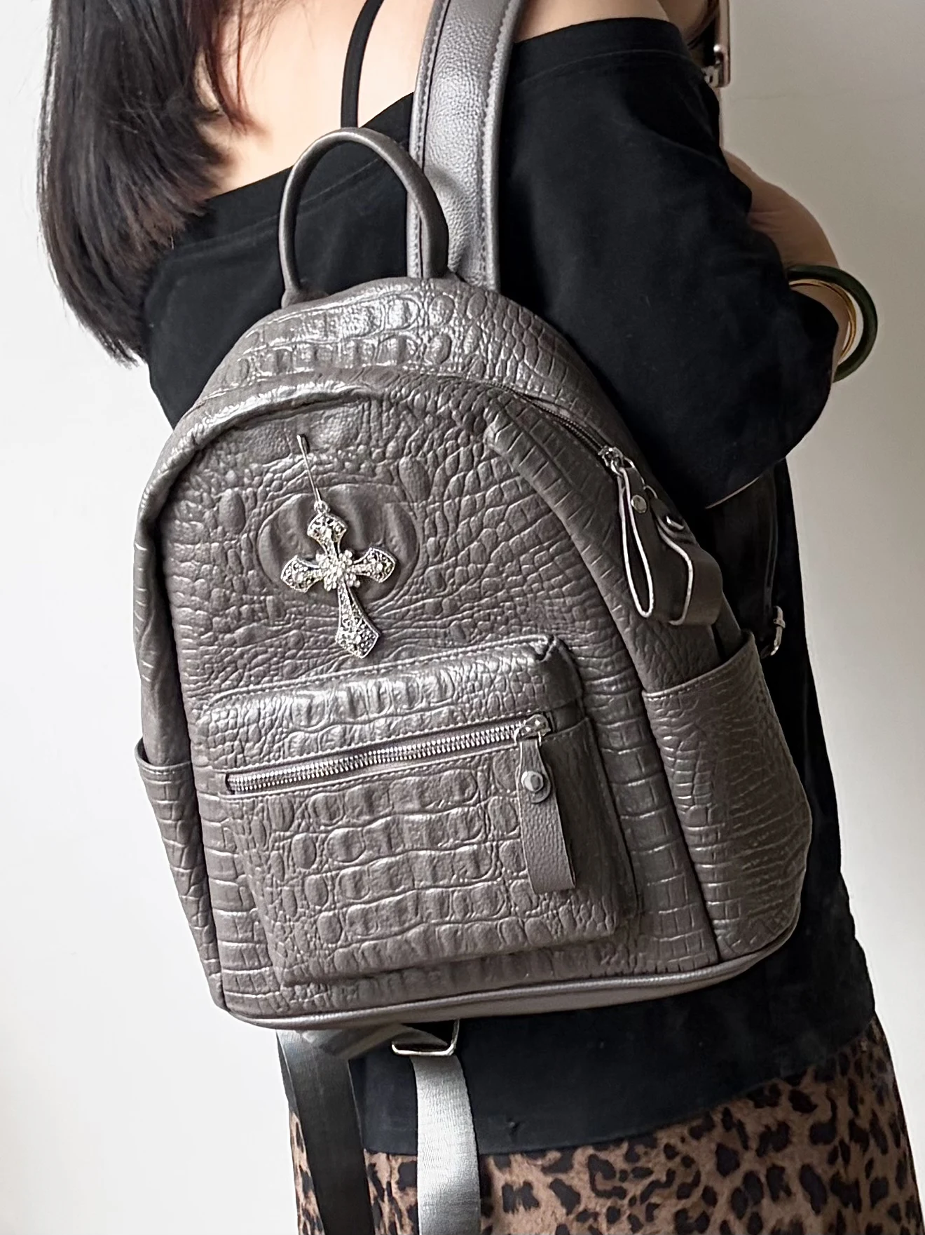 Original Gray Goth Crocodile Pattern Backpack Schoolbag Men's and Women's Premium Texture Y2k Backpack