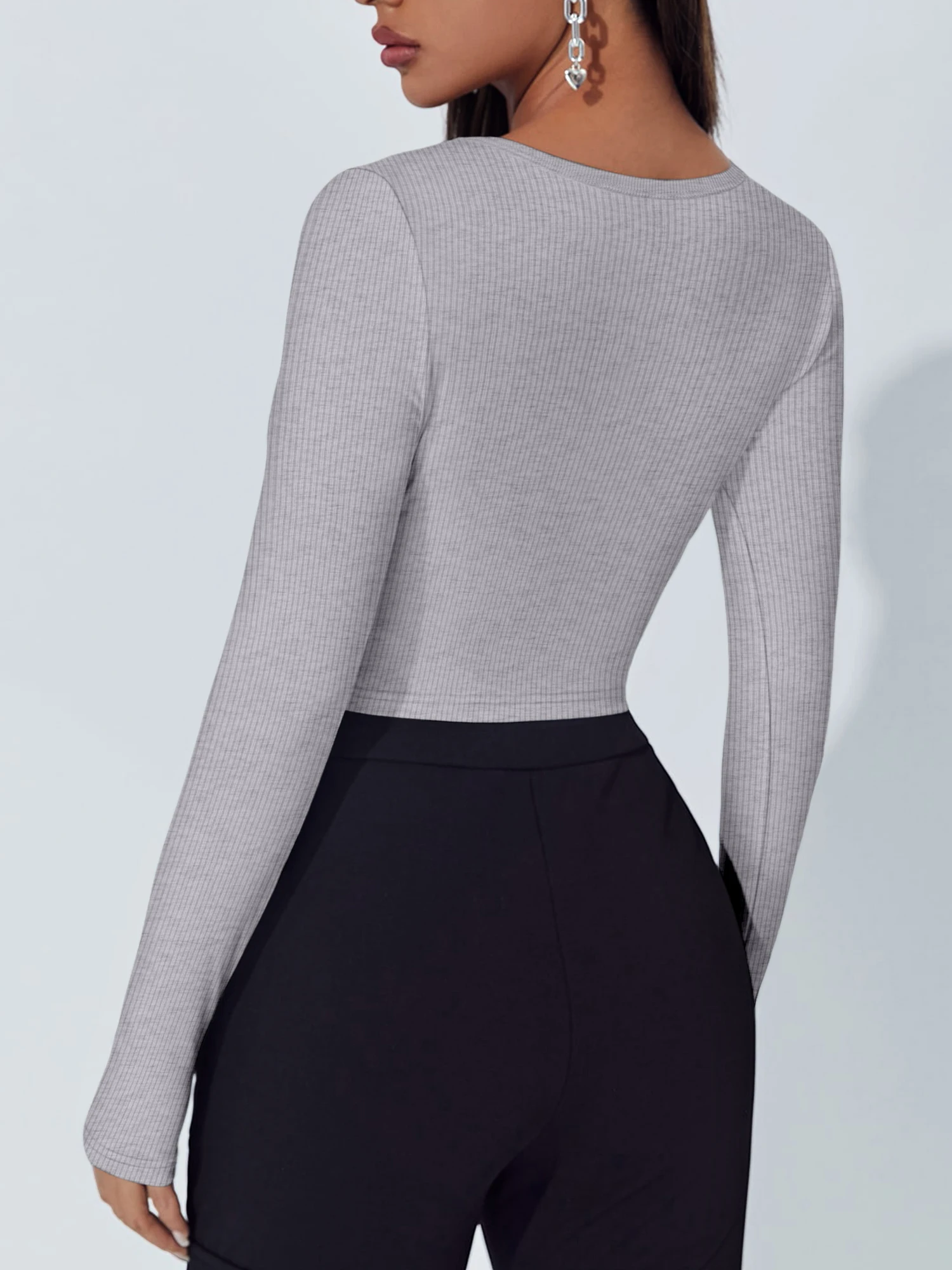 Damen-Oberteil mit quadratischem Ausschnitt und langen Ärmeln in Unifarbe, mit leicht reifem Stil, elegantem Charakter und vielseitiger Bluse. – Detail 15