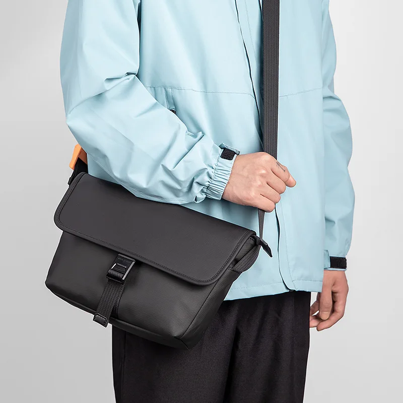 Men's flip shoulder bag, urban casual crossbody bag, magnetic buckle, large-capacity waterproof shoulder backpack